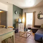 Dom wakacyjny Maison Accueillante Avec Terrasse Pres De Maleville, 50 M², Piscine *