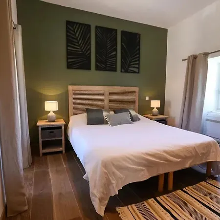 Maison Accueillante Avec Terrasse Pres De Maleville, 50 M², Piscine
