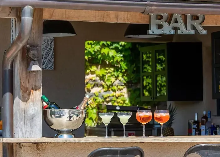 Casa vacanze Maison Accueillante Avec Terrasse Près De Maleville, 50 M², Piscine *