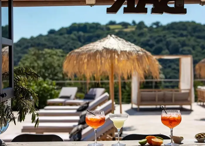 Maison Accueillante Avec Terrasse Près De Maleville, 50 M², Piscine